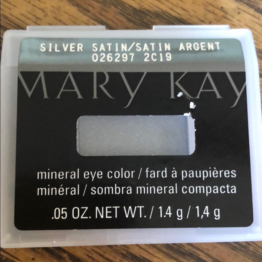Mary Kay mineral eye color in Silver Satin